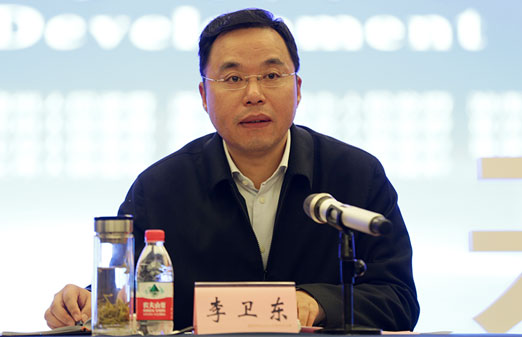 重庆市黔江区委副书记李卫东在交流会上发言